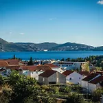 Jelena With Private Parking And A Pool Semesterbostad