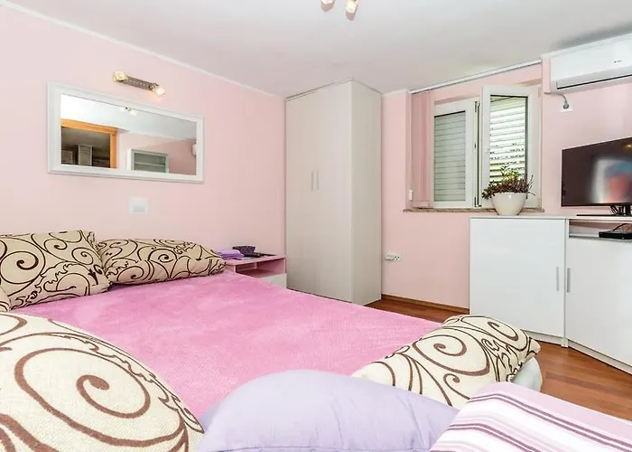 Сasa de vacaciones Jelena With Private Parking And A Pool *