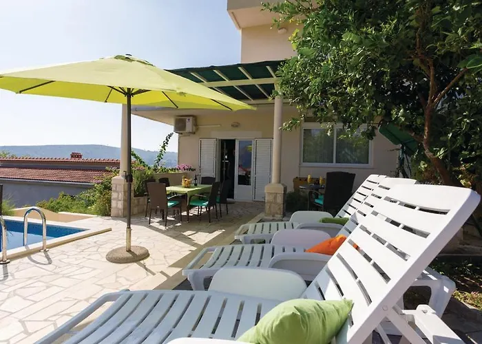 Jelena With Private Parking And A Pool Mlini