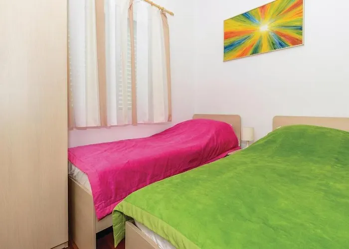 Jelena With Private Parking And A Pool Сasa de vacaciones