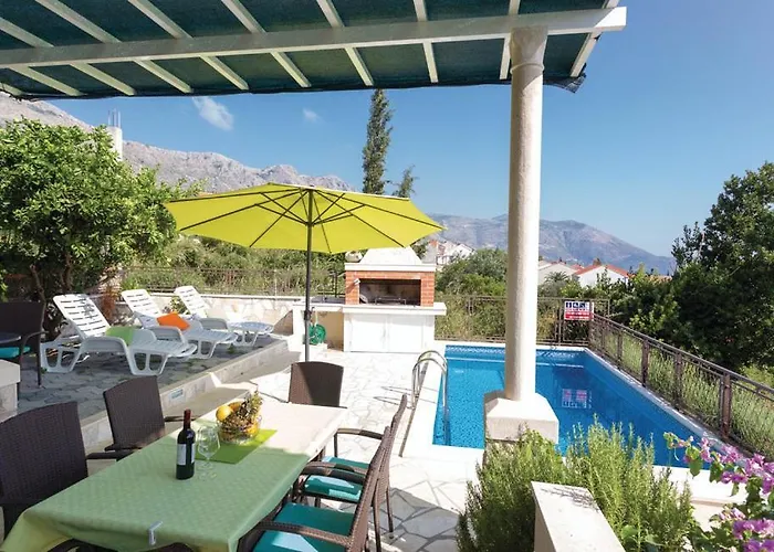Jelena With Private Parking And A Pool Сasa de vacaciones *