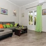 Jelena With Private Parking And A Pool Vakantiehuis