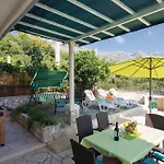 Jelena With Private Parking And A Pool Nyaraló
