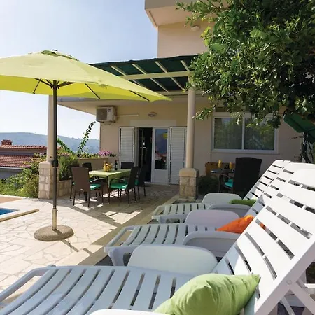 Jelena With Private Parking And A Pool Mlini