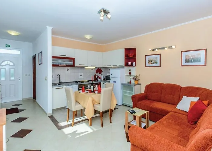 Jelena With Private Parking And A Pool Holiday home *