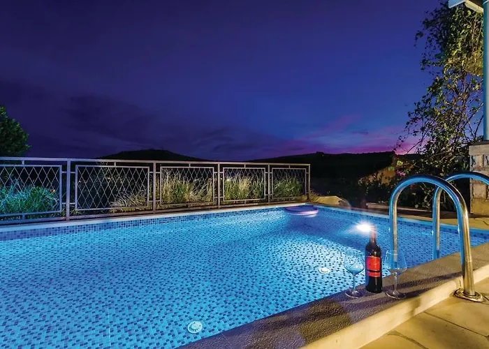 Jelena With Private Parking And A Pool *